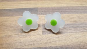 frosted white daisy studs with green centres